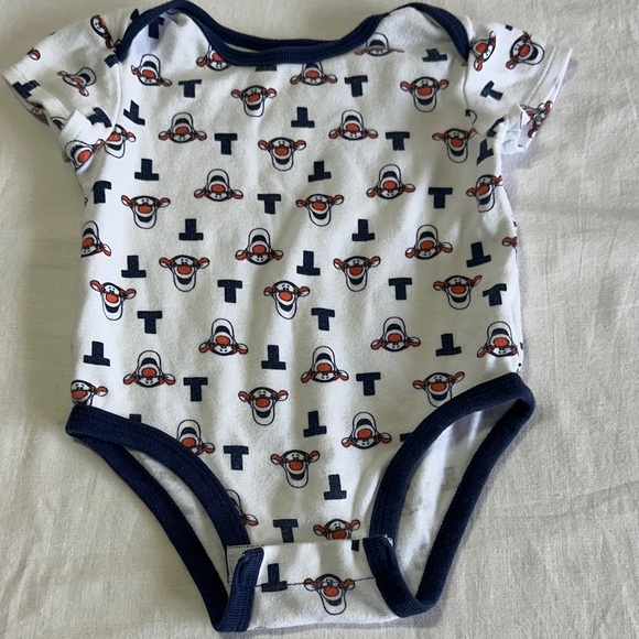 Disney - Navy and White short sleeve Winnie the Pooh Bodysuit with Tigger Print - Picture 1 of 3
